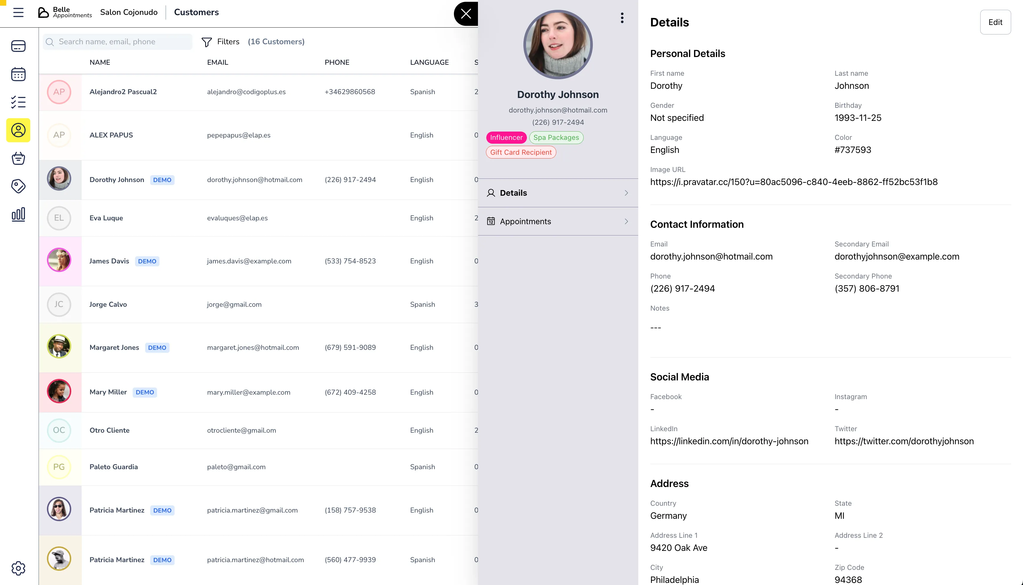 CRM de clientes con perfiles completos de pacientes, historial de tratamientos y consentimientos